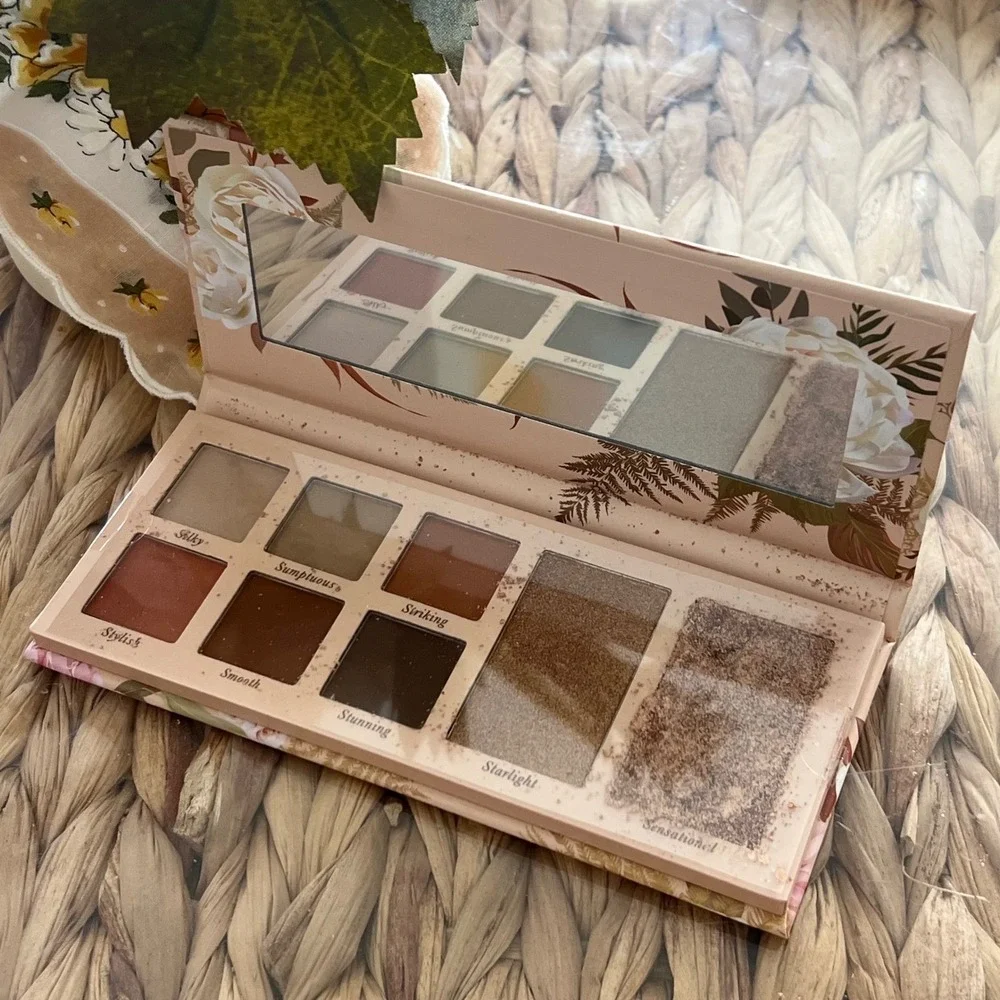 Laura Geller Lauras Essentials Soft Satins 6 Eyeshadows 2 Highlighters Palette‎